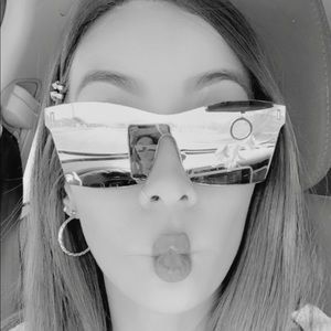 Meet your Posher, Vanessa